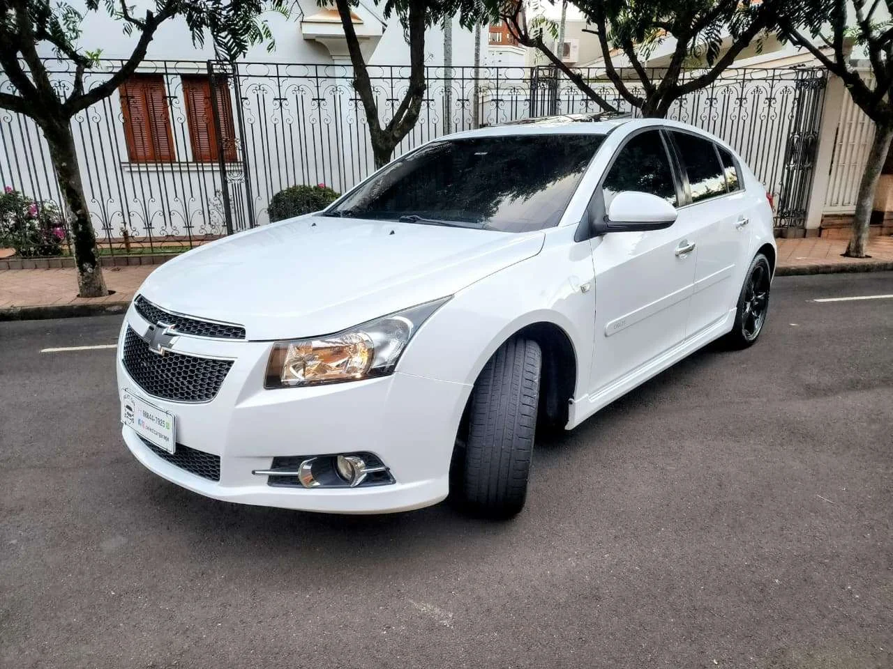 CRUZE HATCH LTZ AUTOMÁTICO (COURO + TETO SOLAR E MULTIMÍDIA) FLEX 2014