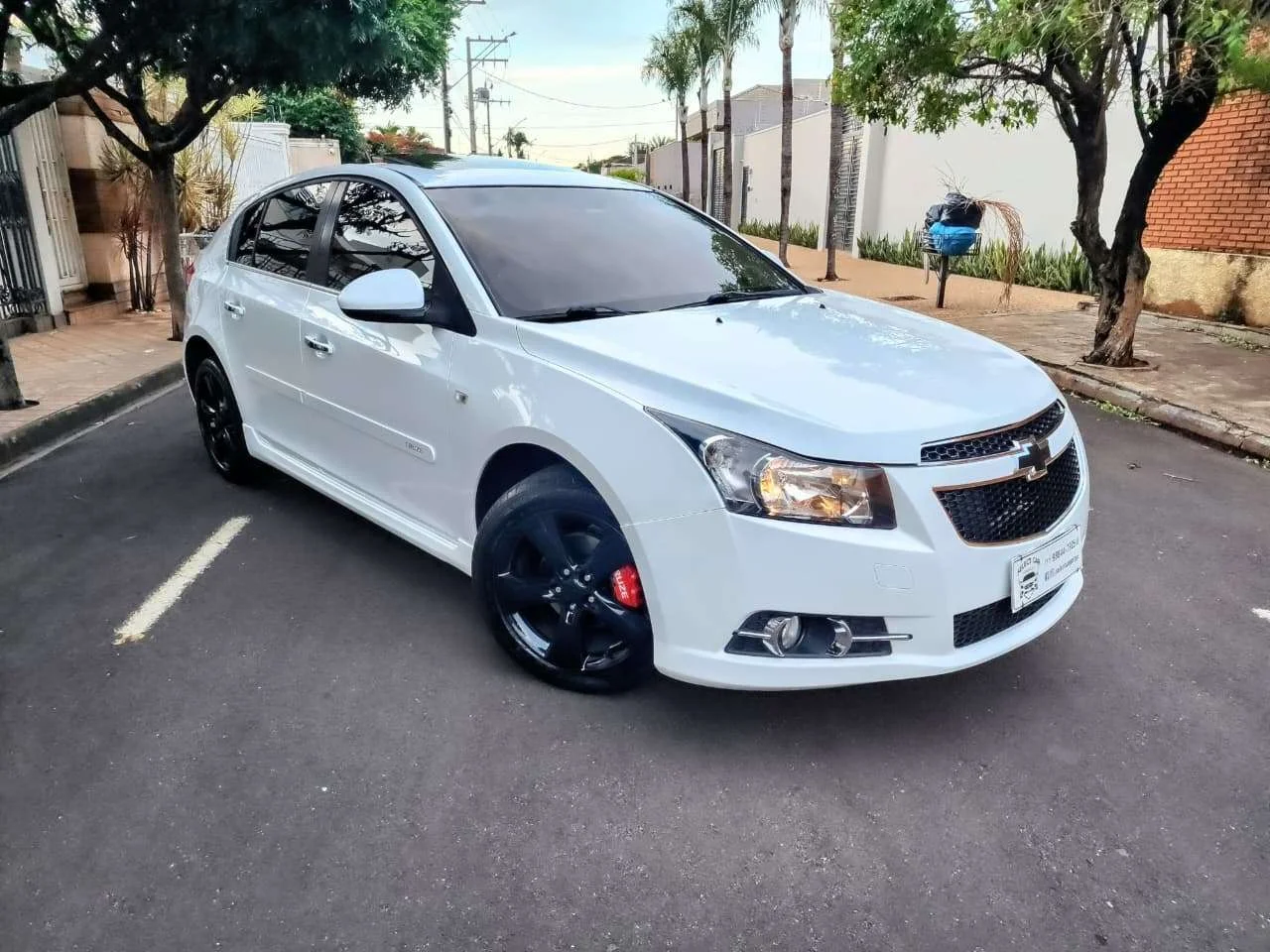 CRUZE HATCH LTZ AUTOMÁTICO (COURO + TETO SOLAR E MULTIMÍDIA) FLEX 2014