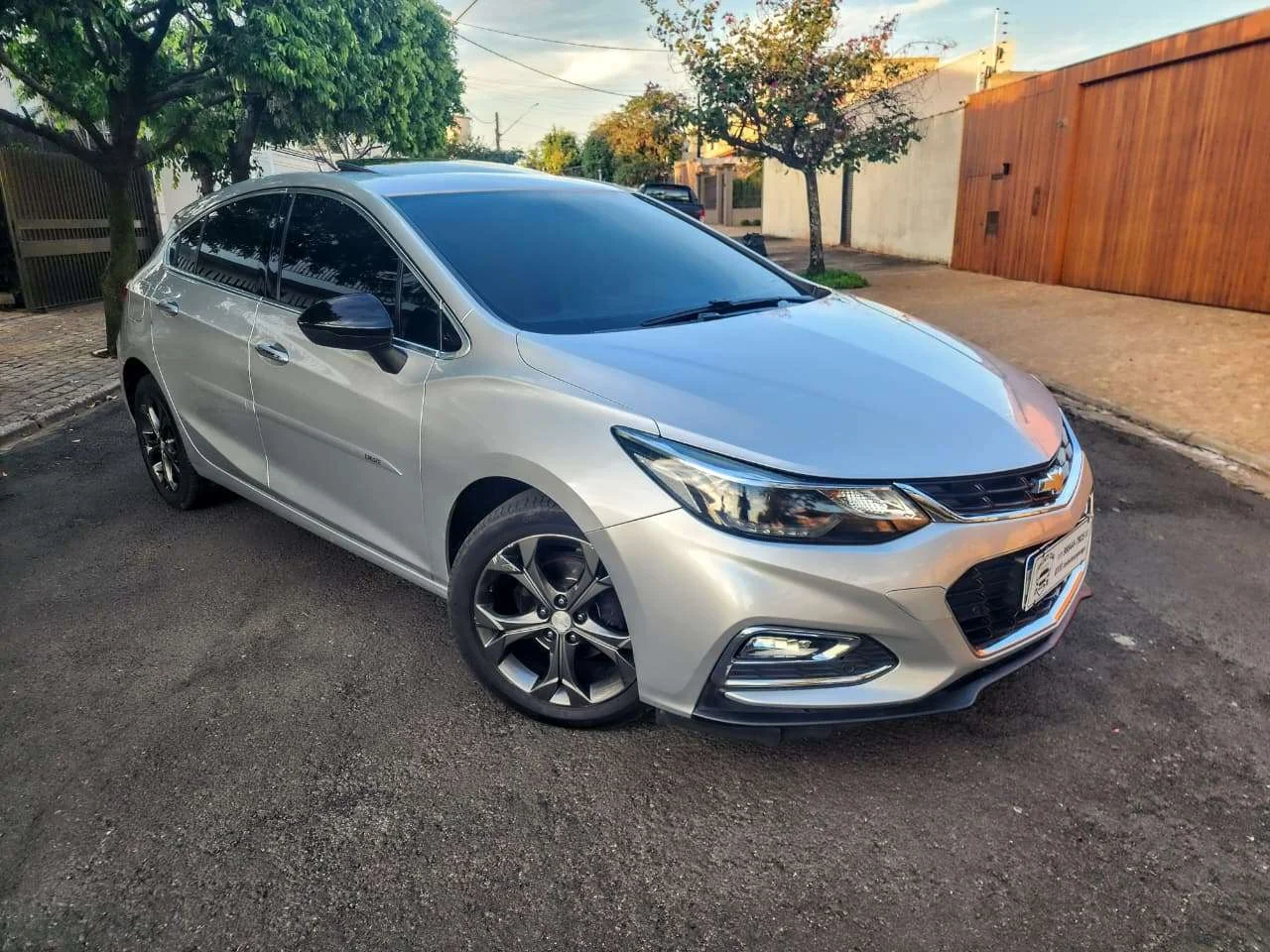 CRUZE HATCH LTZ AUTOMÁTICO + TETO SOLAR (COURO TOTAL) MULTIMÍDIA MYLINK FLEX 2017